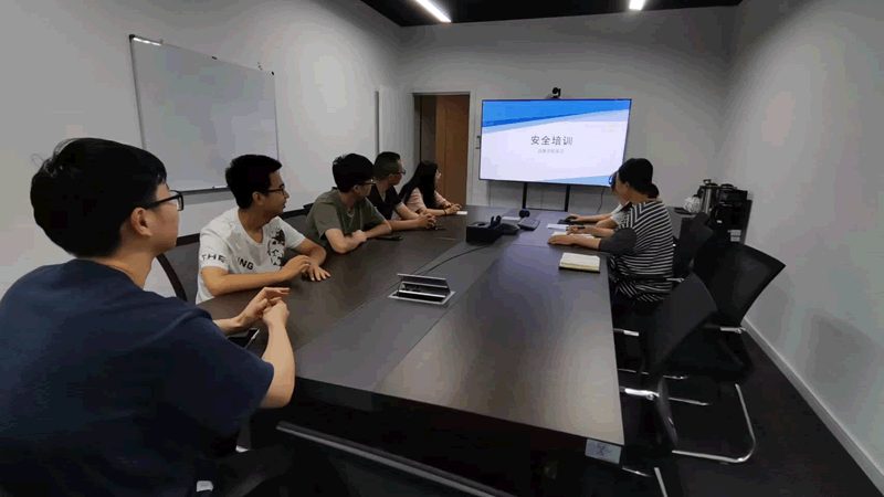 小标题：行业背景：技能培训市场现状与趋势