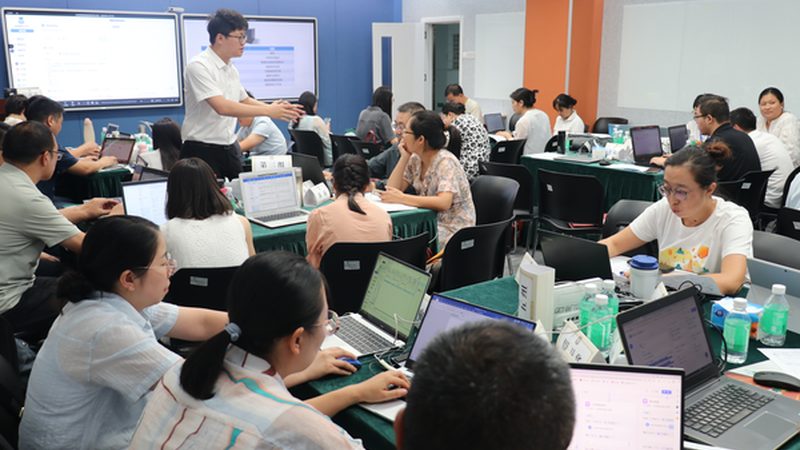 上海自考本科报名通常分为以下几个步骤：