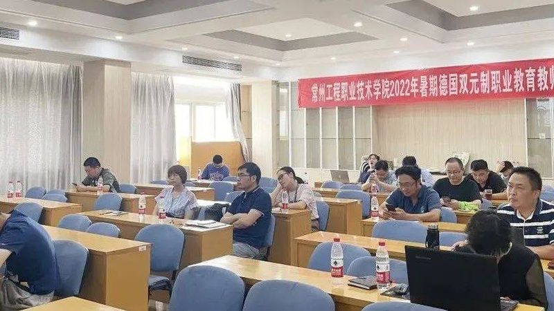 小标题：编程教育的兴起背景